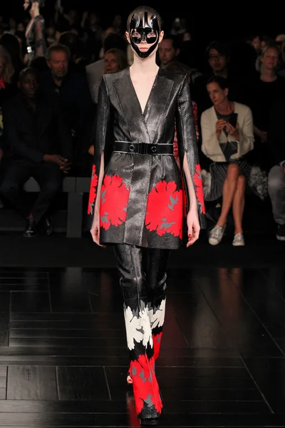 Look 15
